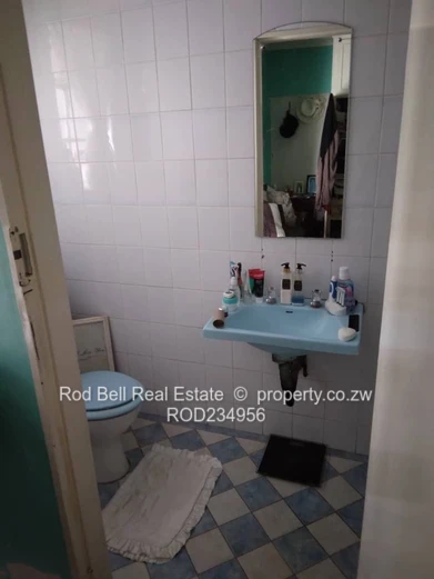 Bright 2-Bed Garden Flat in Glen Lorne