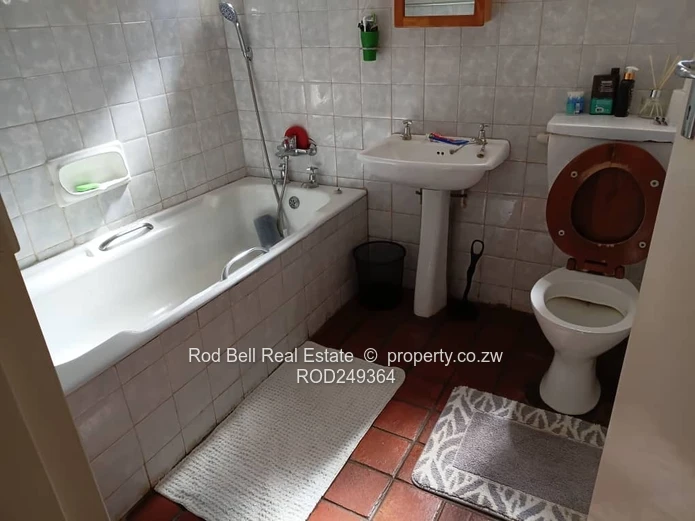 2BR Townhouse in Greendale - Cozy Lounge & Fitted Kitchen