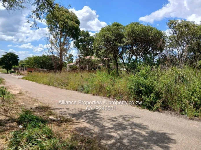 4,200sqm Stand with 2-Bedroom Cottage, Borrowdale Mt Breeze