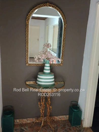 Glen Lorne 2-Bed Cottage — Tiled Bath & Breakfast Bar