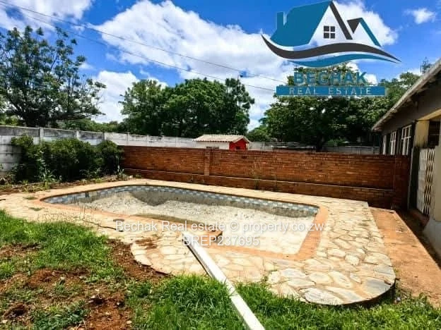 Famona Office For Sale - 1500 m², 600 m², Pool & Borehole