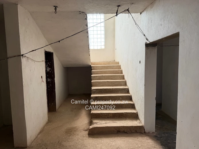Borrowdale West:7-Bed Home with Borehole & Bright Plastered Interiors, Borrowdale West