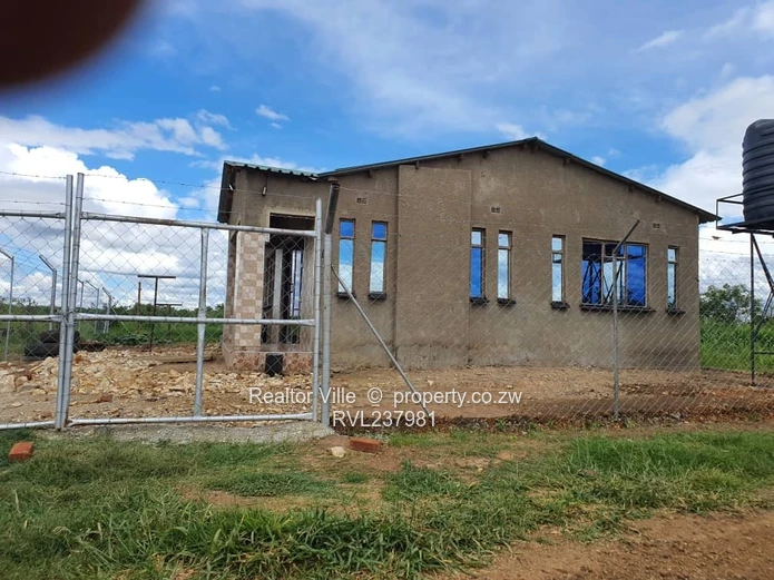 300m² Kadoma Stand — Main Road Frontage, Subdivision Potential (Sole Mandate)