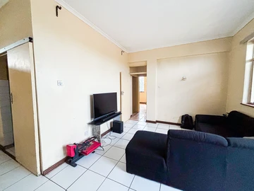 2 Bedroom Flat & Apartment