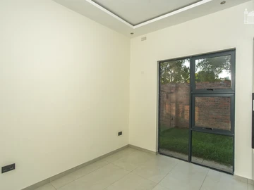3 Bedroom Flat & Apartment