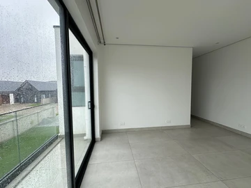 4 Bedroom Garden Flat