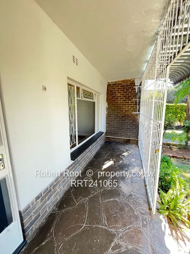 2 bed duplex flat in Avondale West