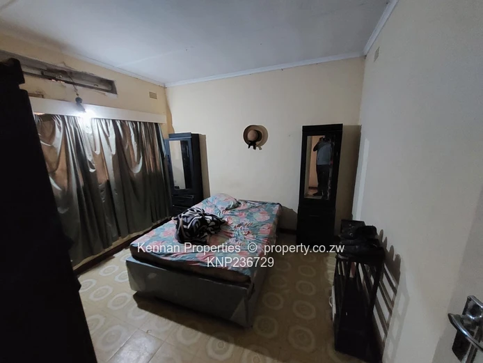 5 bedroomed Fixer Upper in Kadoma