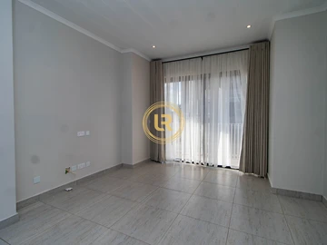 2 Bedroom Flat & Apartment