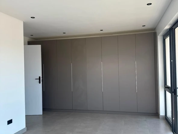 4 Bedroom Flat & Apartment