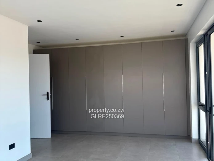 Modern 4-Bed Flat in Borrowdale — Borehole & Solar