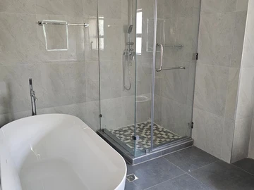 3 Bedroom Flat & Apartment