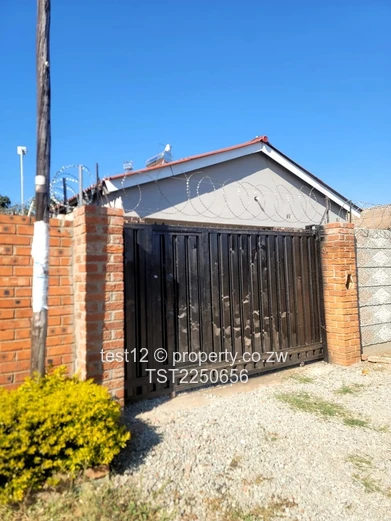 Mufakose house for sale  (Sole Mandate)