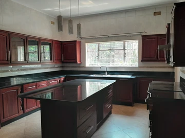 5 Bedroom House