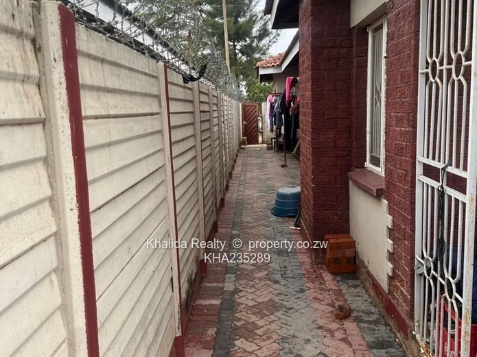 4-Bedroom House for Sale in Glen View 1 Riverside