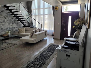 4 Bedroom Flat & Apartment