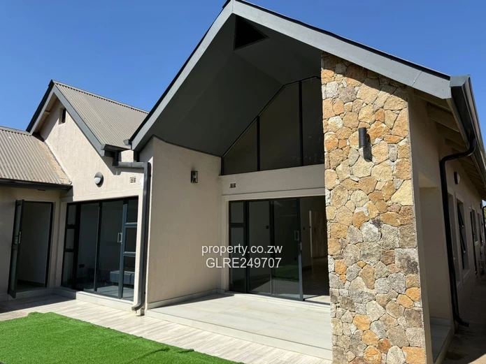 Stone-clad 4-Bed Mount Pleasant Apt - Pool & Borehole