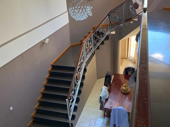 9 Bedroom House