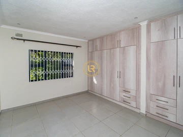 3 Bedroom Flat & Apartment