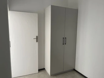 2 Bedroom Flat & Apartment