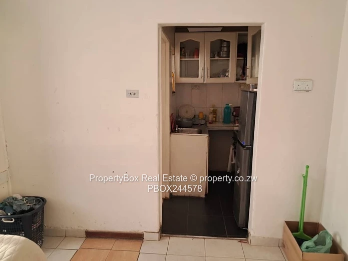 Bachelor's flat available to rent for Immediate occupation!