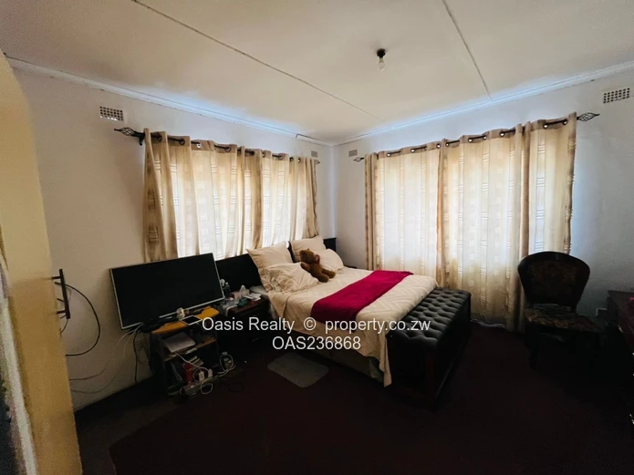 Spacious 4-Bedroom House to Rent  (Sole Mandate)