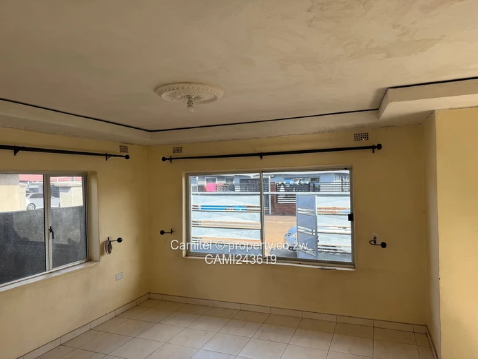 4-Bed Aspindale Park Home — Fitted Kitchen & Gated Yard