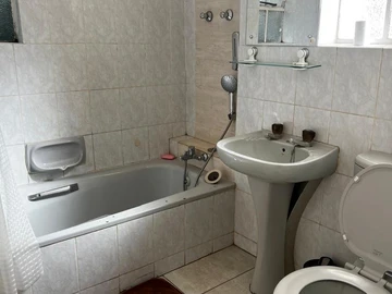 3 Bedroom Flat & Apartment