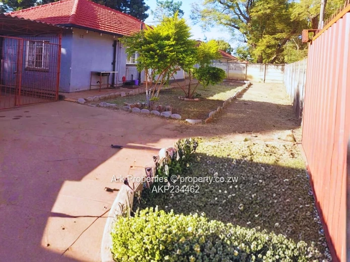 MABELREIGN - MEYRICK PARK (Close to Sherwood Golf Club)