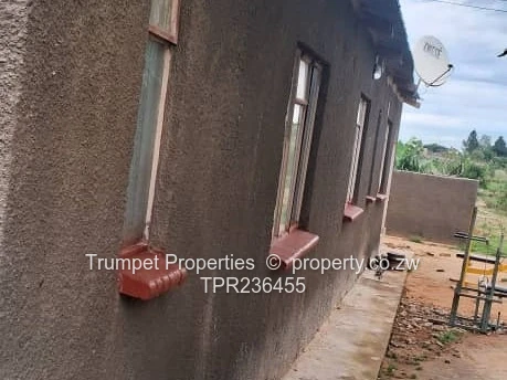 Blue-Roofed 4-Bed on 2000m² with Garden & Tiled Floors