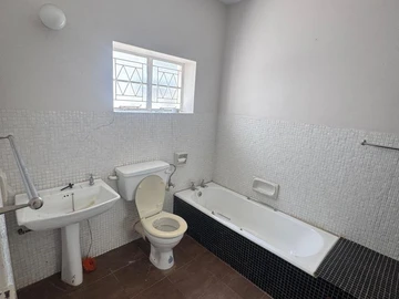 2 Bedroom Flat & Apartment