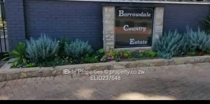 Country Estate Stand