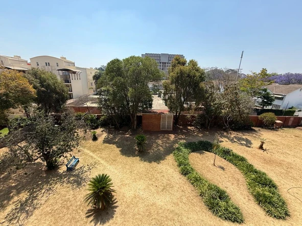 2 Bedroom Flat & Apartment