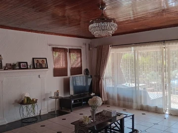 6 Bedroom House