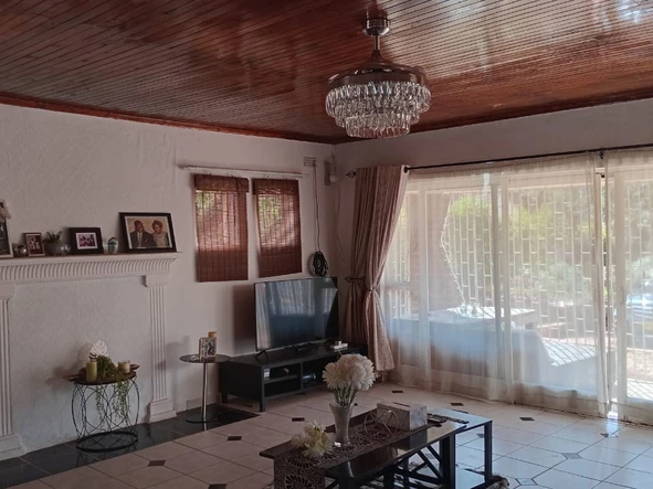 6 Bedroom House