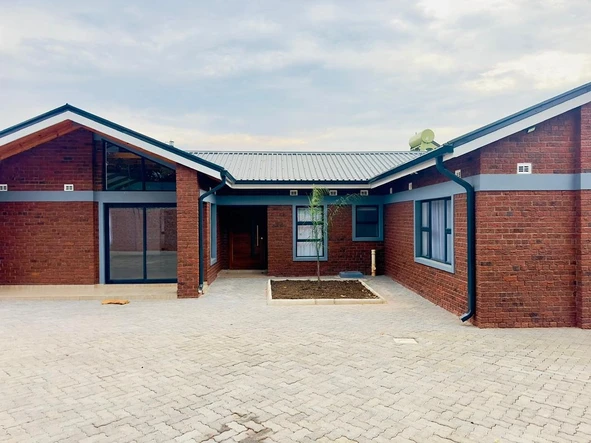 3 Bedroom Flat & Apartment