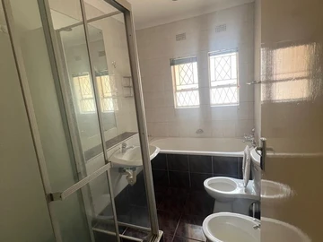 3 Bedroom Flat & Apartment