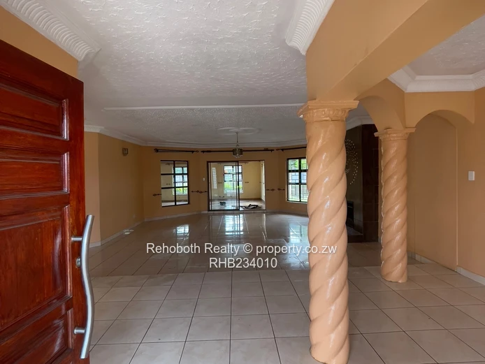 3 Bedroom for Rent in Milton park (Sole Mandate)