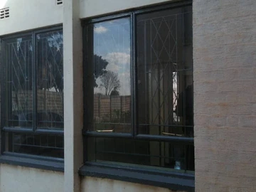 3 Bedroom Flat & Apartment