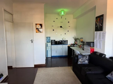 2 Bedroom Flat & Apartment