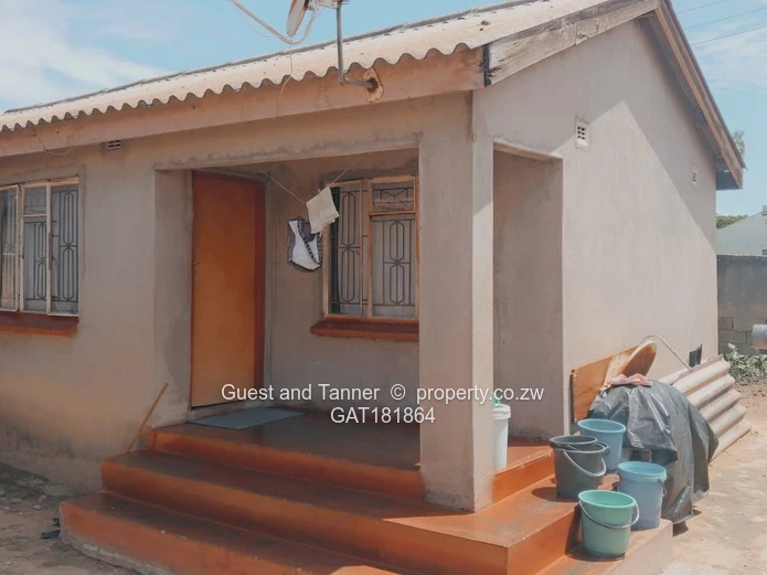 5 Bed House in Mainway Meadows