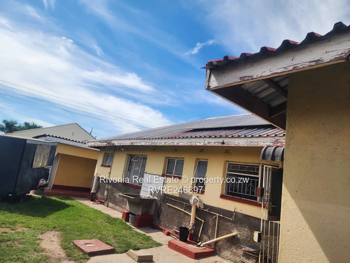 Mainway Meadows 4BR: Fitted Cupboards, 3 Baths & Borehole
