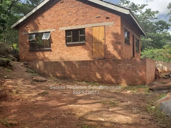 Spacious 2-Bed cottage on 4,387m² in Bluff Hill