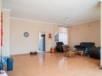 3 Bedroom Flat & Apartment