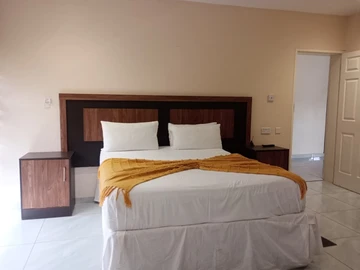 Hotel & Lodge