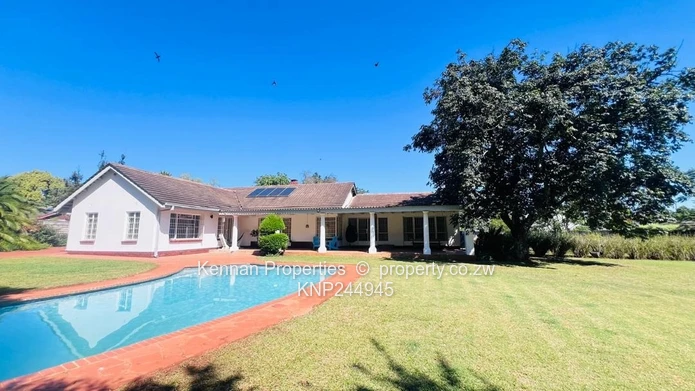 Very neat family home with prolific borehole.