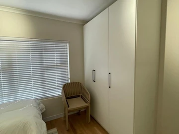 2 Bedroom Flat & Apartment
