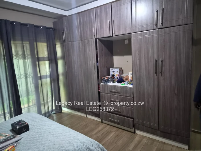 Ashdown Park 4-Bed Walled House with Garage & Fitted Kitchen