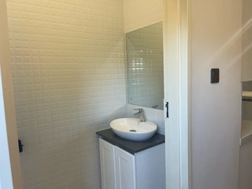 4 Bedroom Flat & Apartment