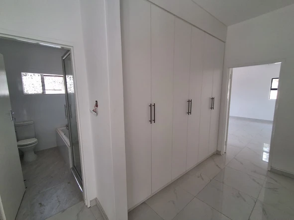 3 Bedroom Flat & Apartment
